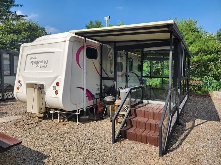 가평 오블리비아테 수영장 펜션&카라반 캠핑장 · GoCamping 제공