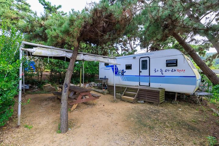 하늘아래 캠핑 캠핑장 · GoCamping 제공