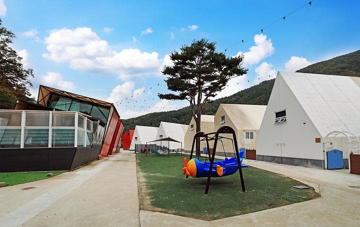 가평 아이섬 풀 글램핑 캠핑장 · GoCamping 제공