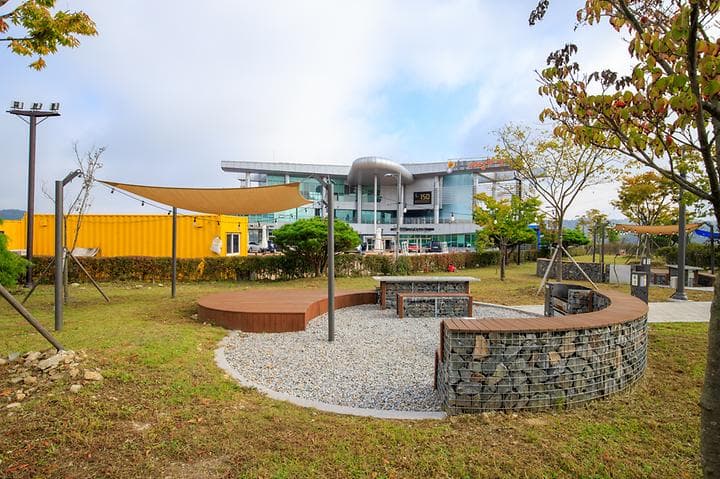 탄금호 피크닉 공원 캠핑장 · GoCamping 제공