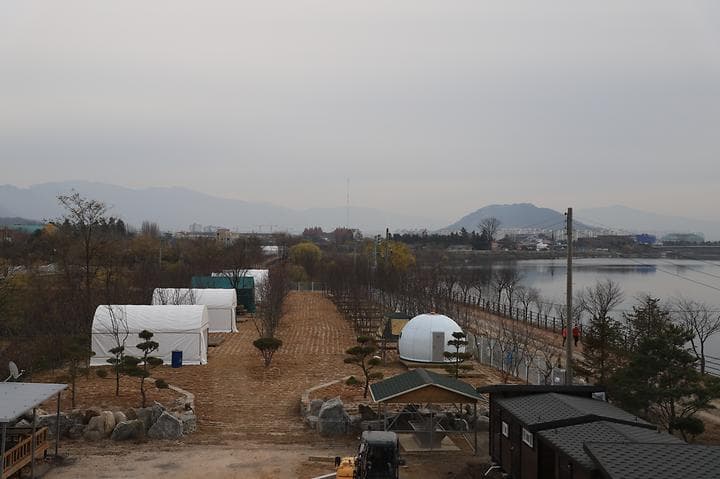 호반 캠핑장 & 글램핑 카라반 춘천점 캠핑장 · GoCamping 제공