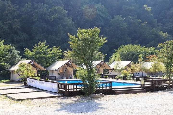가온휴양빌리지 계곡 글램핑 카라반 캠핑 캠핑장 · GoCamping 제공