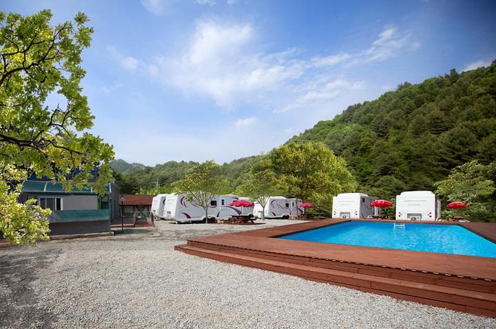 플라워 카라반 펜션 캠핑장 · GoCamping 제공