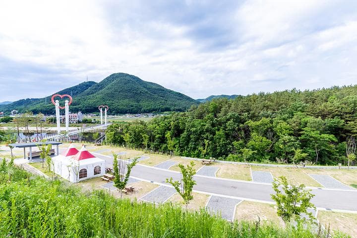 위천수변 테마공원 캠핑장 · GoCamping 제공
